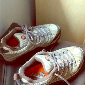 Merrill waterproof hiking sneakers